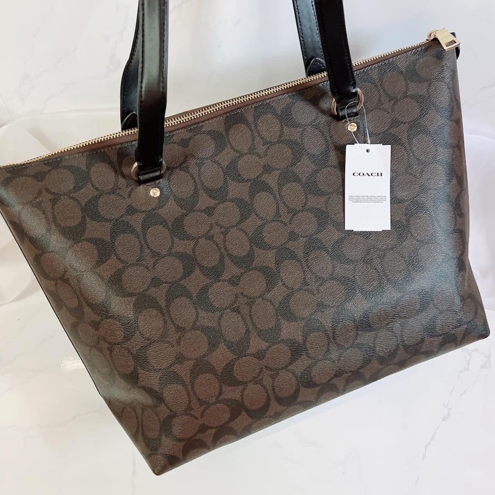 NWT - Only 1 Left- COACH Gallery Tote In Signature Canvas -Beautiful and Useful - Picture 12 of 16